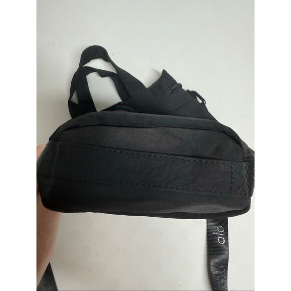 NWT Alo Yoga Crossbody Bucket Bag Black - Picture 7 of 14